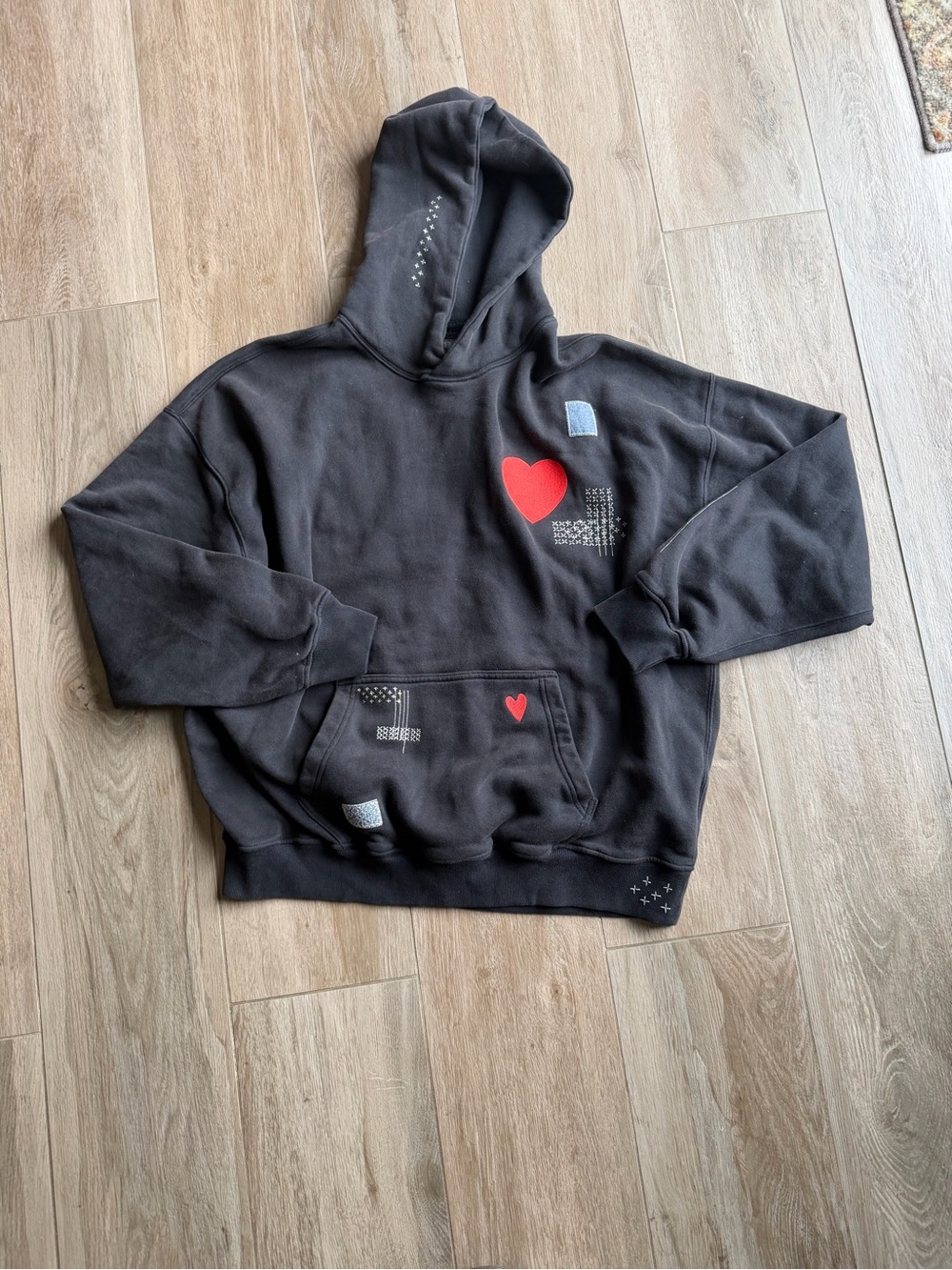 Abercrombie & Fitch Black Heart Graphic Hoodie - Men's Pullover Sweatshirt